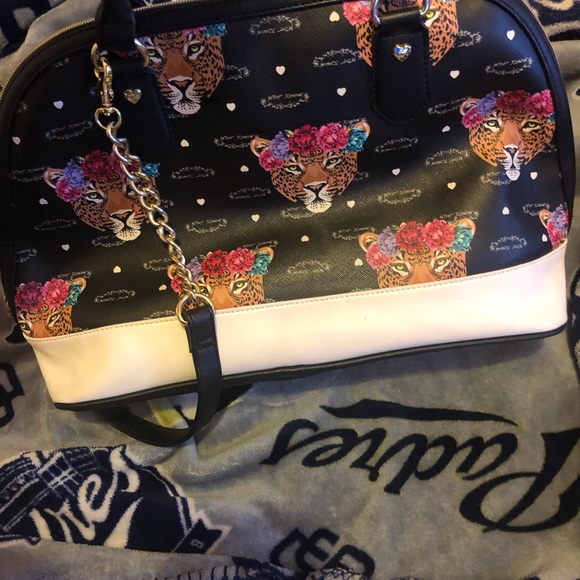 Betsey Johnson - Picture 3 of 8